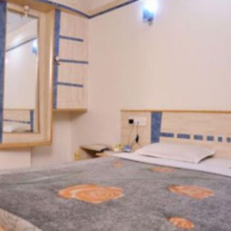 Hotel Everstar Rajkot Exterior photo